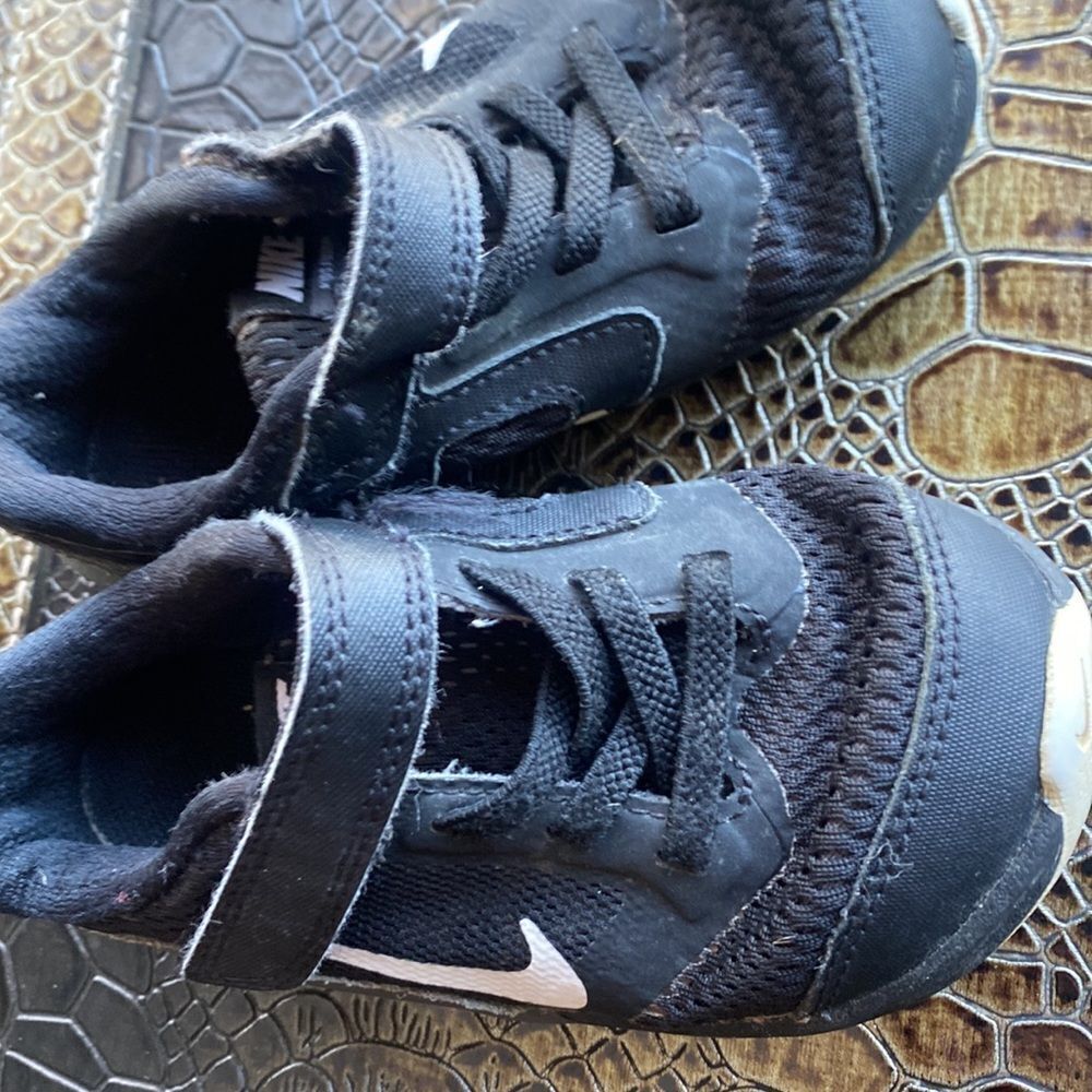 Nike Boys shoes black 8C - Picture 3 of 5